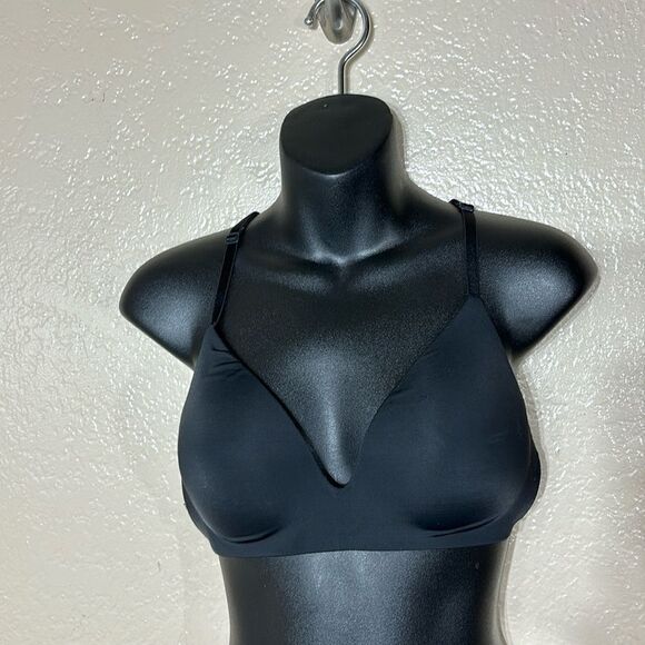 Victoria’s Secret t shirt lightly lined wireless bra black34C lace back - Picture 1 of 3